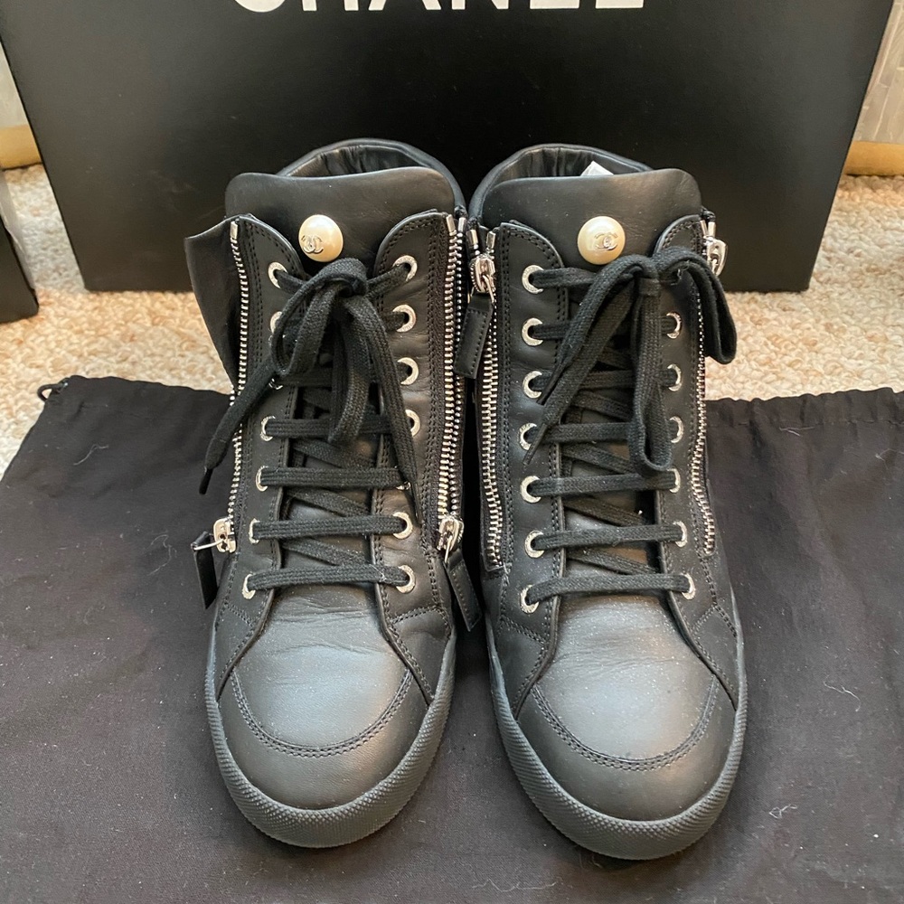 CHANEL HIGH TOP SNEAKERS BLACK